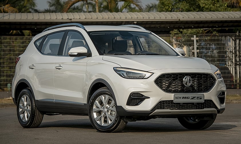 MG ZS màu đỏ với đèn LED mỏng và lưới tản nhiệt lục giác mới