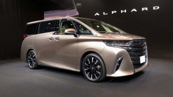 Hình ảnh xe ô tô 7 chỗ nhập khẩu Toyota Alphard màu đen