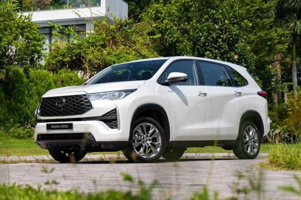 Toyota Innova Cross, một trong những mẫu xe nhập khẩu bị ảnh hưởng bởi đợt tăng giá.