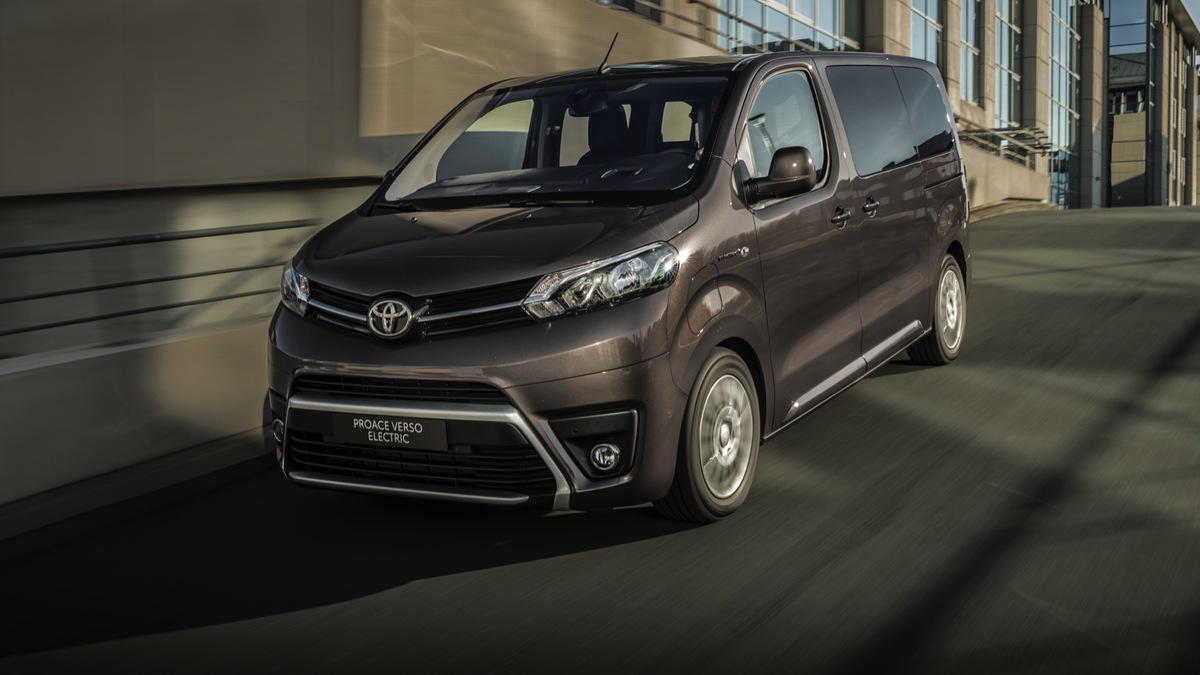 Toyota Proace - Lựa chọn xe ô tô 9 chỗ cũ phổ biến