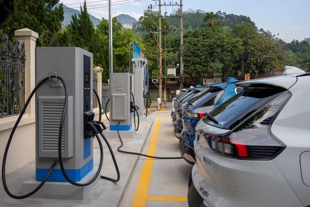 Hình ảnh trạm sạc xe điện V-GREEN thực tế