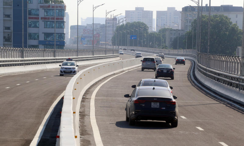 Chọn lộ trình và cách lái xe phù hợp khi trẻ sơ sinh đi ô tô đường dài