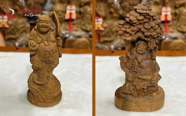 Nội thất xe ô tô với vật phẩm trang trí