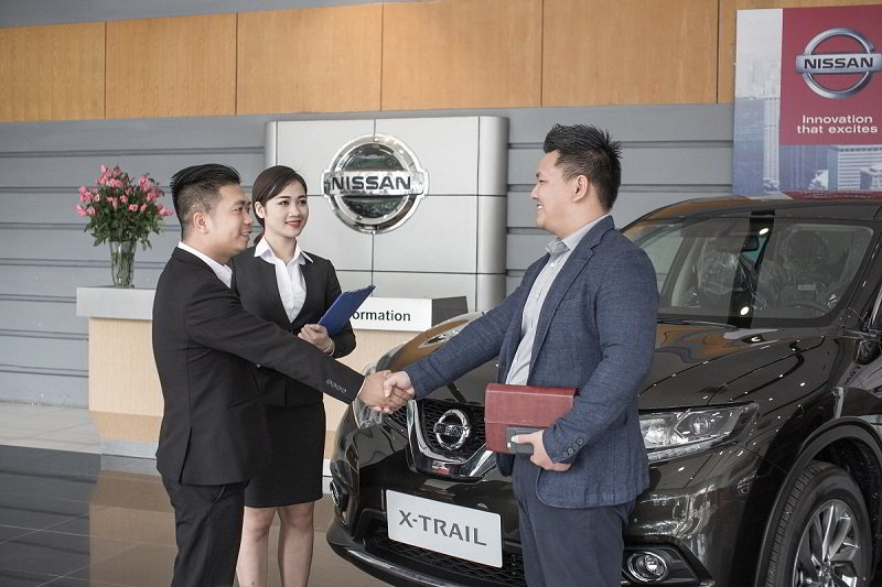 Nhân viên kinh doanh xe ô tô: Cơ hội và Thách thức