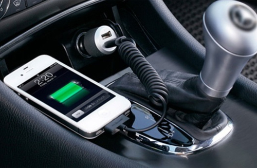 Sạc iPhone trên Xe Ô tô: Hướng Dẫn Toàn Diện và An Toàn