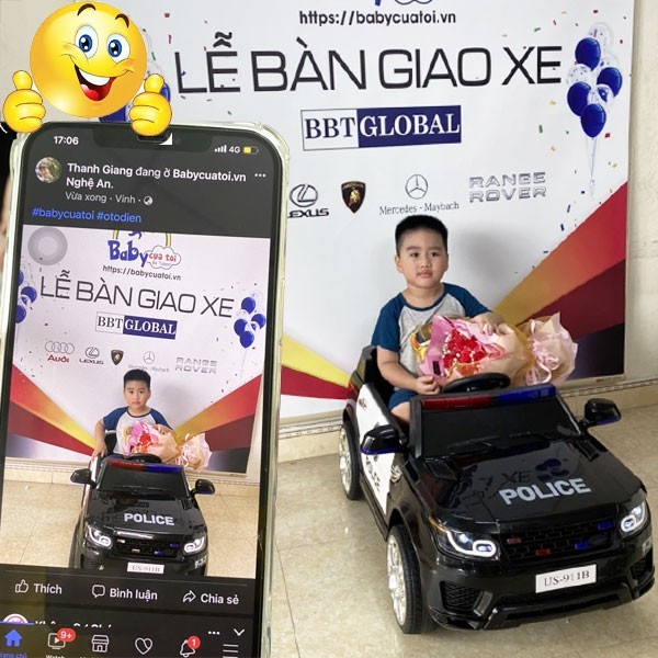 Xe ô tô điện cảnh sát trẻ em kiểu Mỹ màu đen trắng với đèn và còi hú