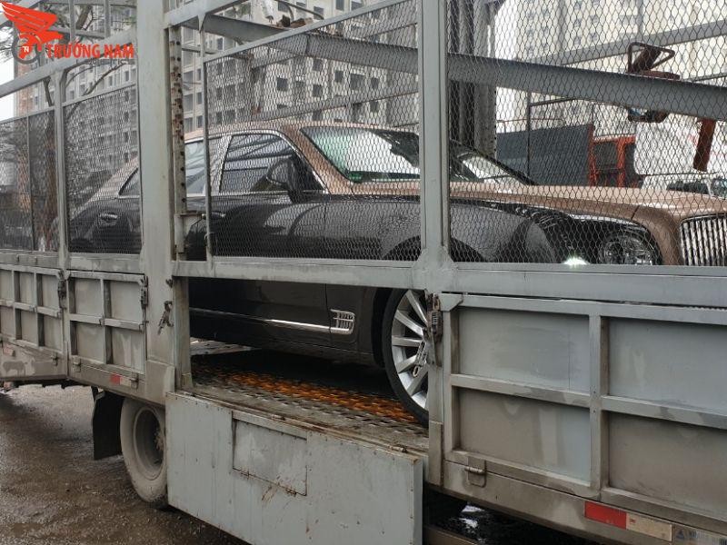 Vận chuyển xe ô tô Bắc Nam được gia cố, bao bọc kỹ càng
