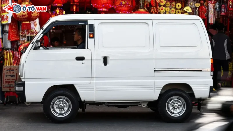 Thân xe của xe ô tô Suzuki Van Blind Van 2s 580kg với cửa lùa