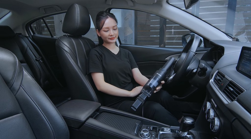 Hút bụi nội thất xe ô tô