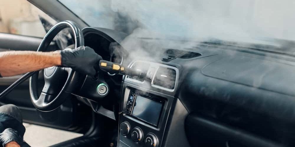 Vệ sinh cửa gió điều hòa xe ô tô