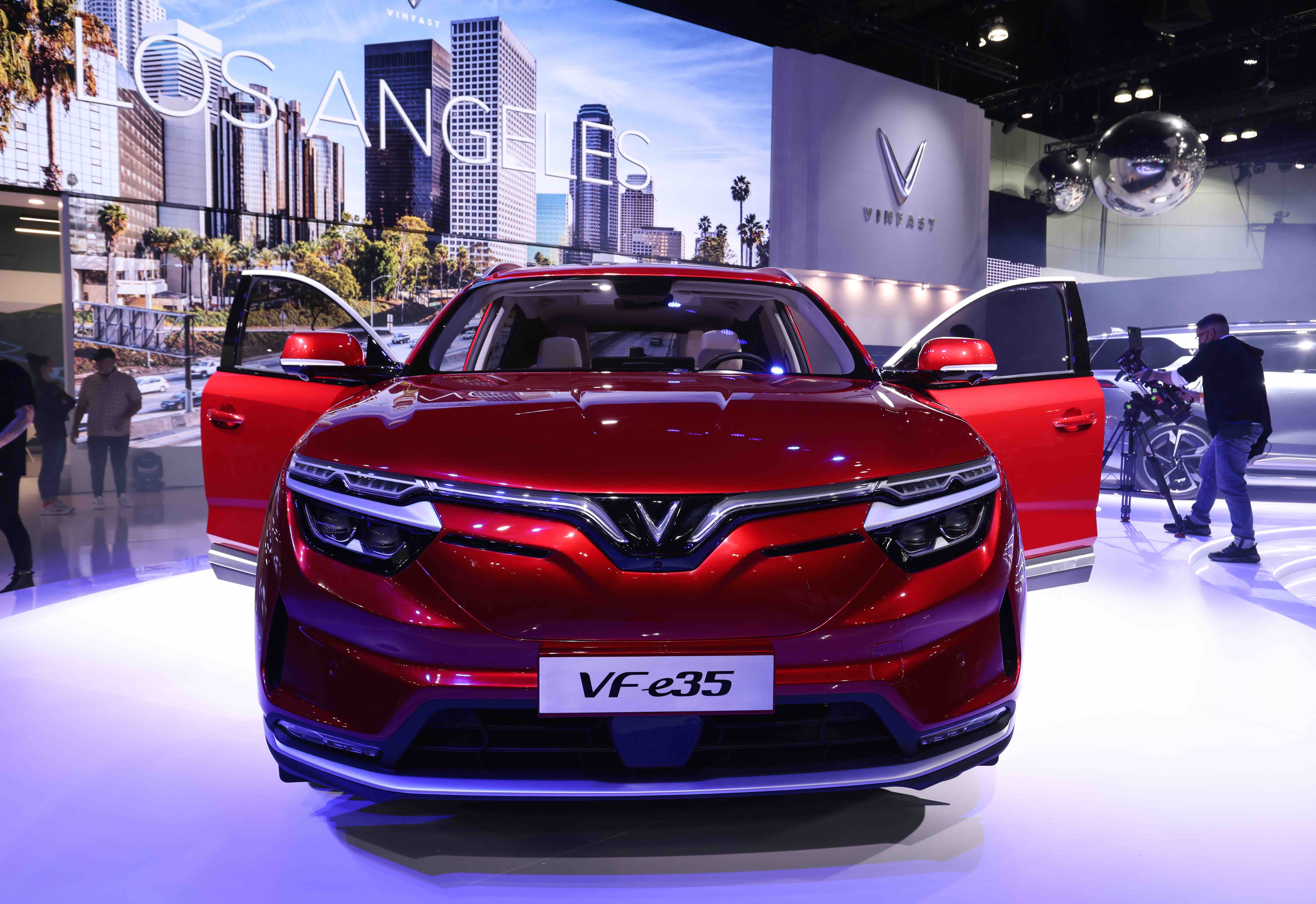 Trực tiếp ra mắt xe ô tô VinFast và công bố giá bán chính thức