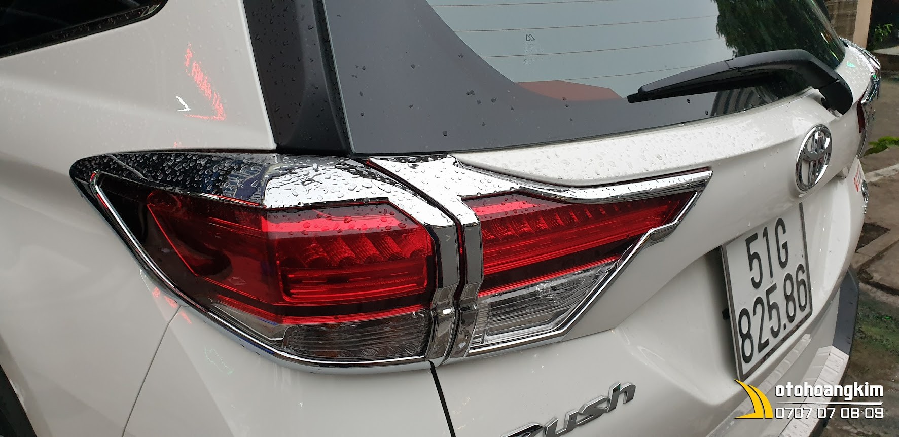 Ốp viền đèn hậu mạ crom cho xe ô tô Toyota Rush