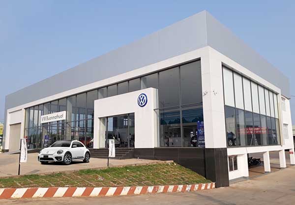 Mặt tiền và không gian trưng bày xe tại đại lý Volkswagen Buôn Ma Thuột.