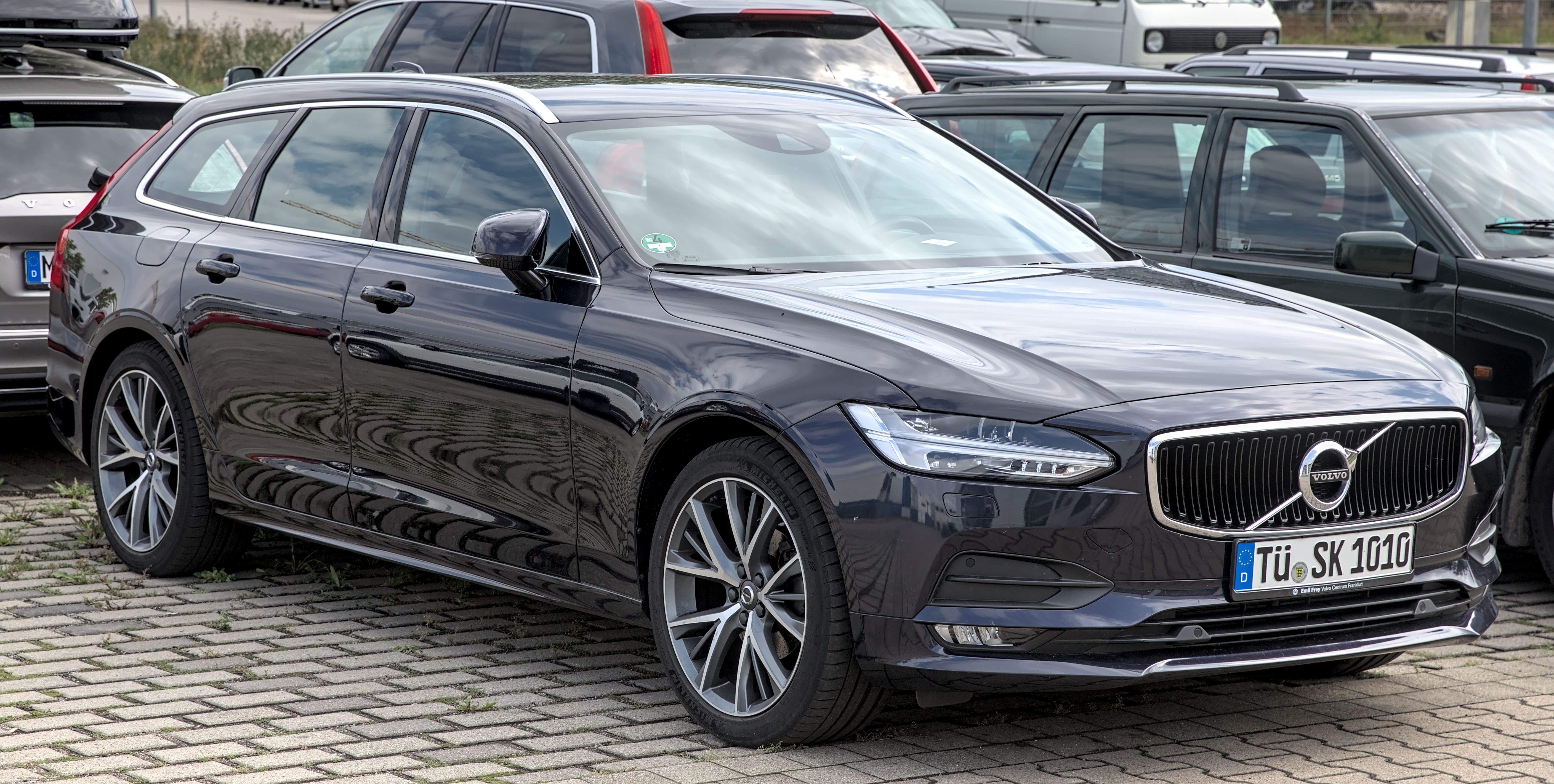 Xe ô tô Volvo V90: Khám phá sự sang trọng và tiện nghi vượt trội