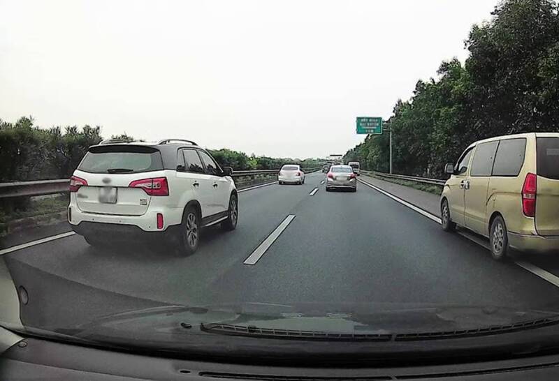 biển báo cấm vượt trên đường bộ
