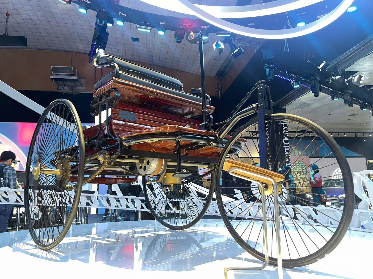 Thiết kế xe ô tô đầu tiên trên thế giới Benz Patent Motorwagen tương đồng xe ngựa thời bấy giờ