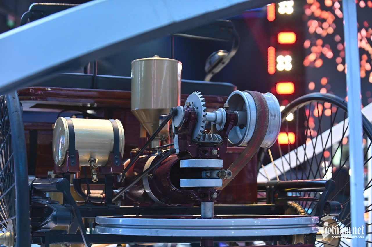 Hệ thống bình cung cấp nhiên liệu cho động cơ xe ô tô đầu tiên trên thế giới