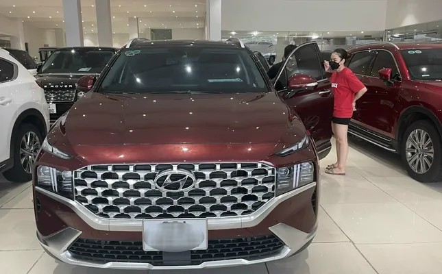 Kiểm tra xe trước khi ký hợp đồng thuê