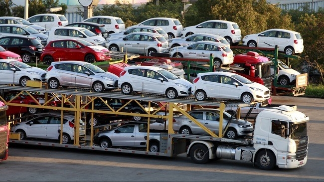 Xe Ô Tô Nhập Khẩu Từ Mỹ: Biến Động Thuế Quan và Cơ Hội Mới
