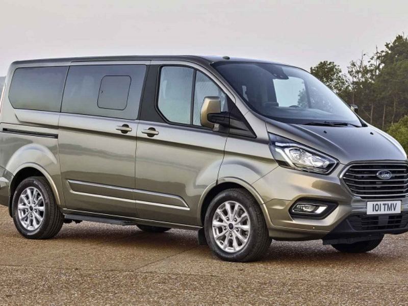 Xe ô tô 9 chỗ thích hợp cho các chuyến du lịch nhóm đông thành viên