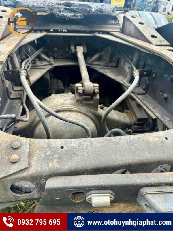 Động cơ mạnh mẽ của xe Hyundai HD1000 410HP đời 2013