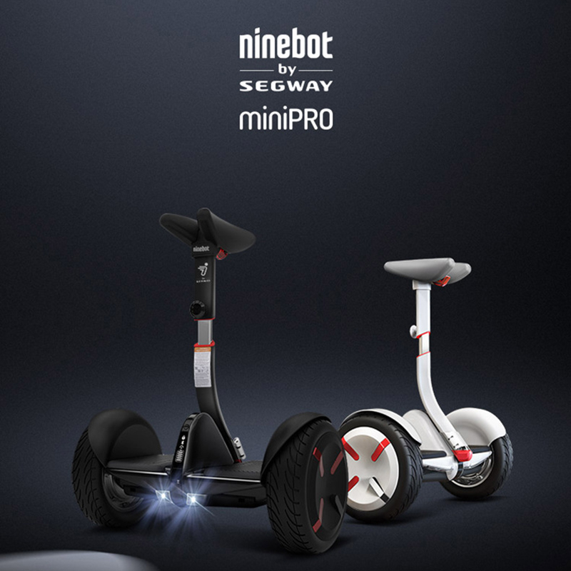 Ninebot Mini PRO màu đen, góc nhìn cạnh cho thấy bánh xe và thân xe.