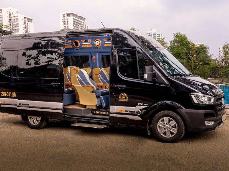 Nội thất sang trọng và tiện nghi của xe Limousine cải tiến từ xe khách