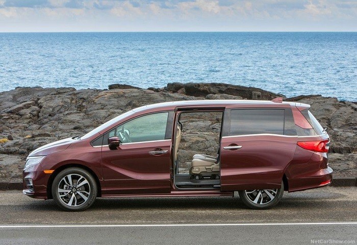 So sánh kiểu dáng xe ô tô MPV và SUV