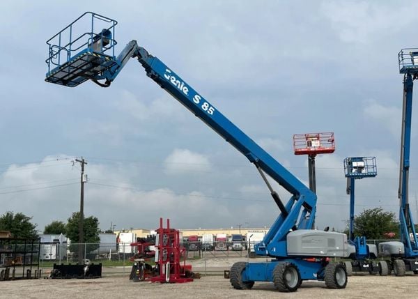 Cho thuê xe nâng người làm việc trên cao uy tín, an toàn giá phải chăng