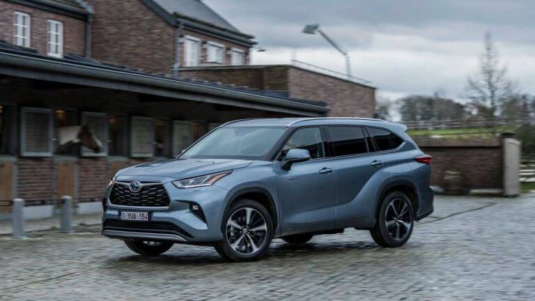 Nội thất rộng rãi của xe ô tô 8 chỗ Toyota Highlander
