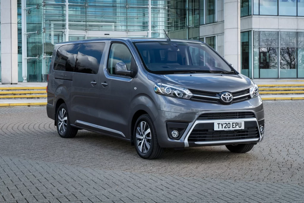 Ngoại thất sang trọng của xe ô tô 9 chỗ Toyota Proace