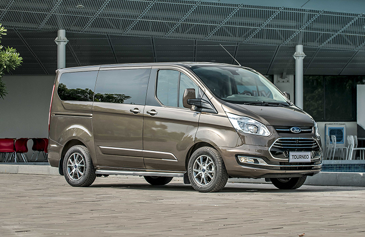 Ford Tourneo Custom - Xe 9 chỗ lý tưởng cho đại gia đình