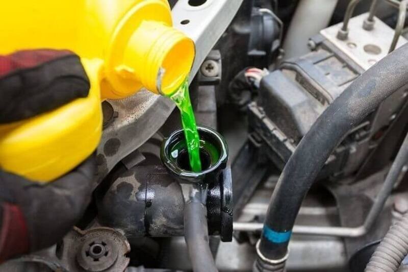 Bộ tản nhiệt (két nước) xe ô tô bị rò rỉ