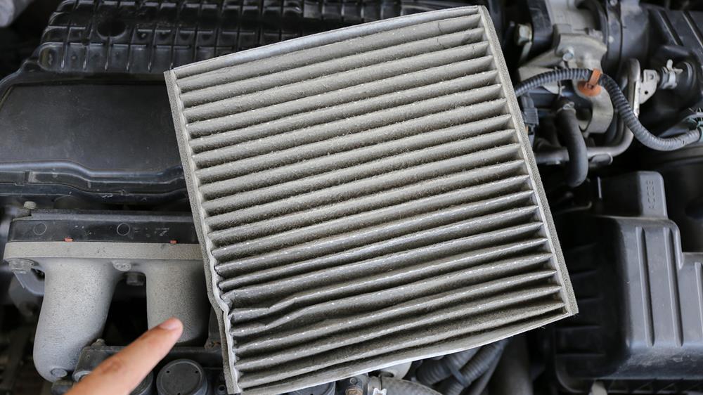 Lọc gió ô tô bị bám bụi bẩn
