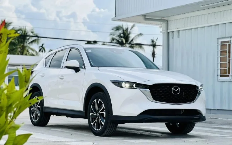 Nếu nói các mẫu xe có vẻ ngoài sang trọng không thể dùng để phượt đường dài được thì bạn có thể thử cầm lái Mazda CX-5