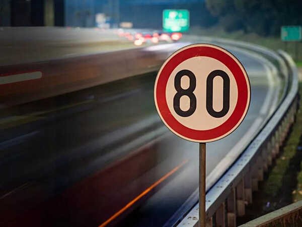 Biển báo quy định tốc độ tối đa cho xe ô tô