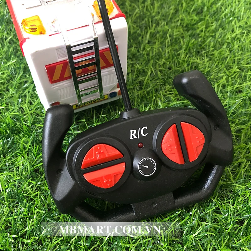 Bộ điều khiển từ xa của xe ô tô mô hình cứu hỏa No.2968-A với các nút dễ sử dụng