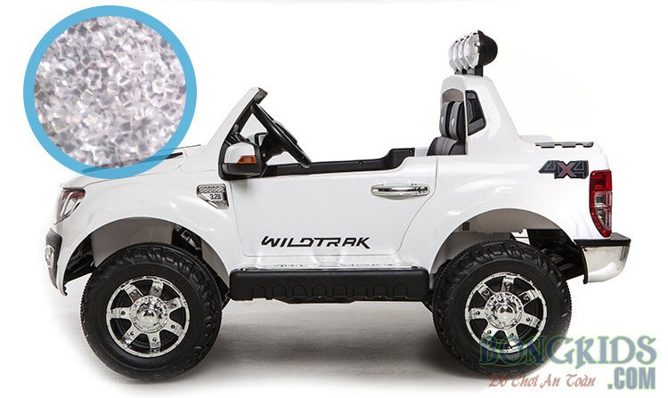 Xe ô tô điện trẻ em DKF-150 nhìn ngang, chất liệu nhựa cao cấp