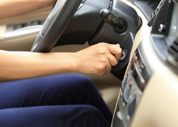 Động cơ ô tô khởi động yếu, dấu hiệu bình ắc quy sắp hết