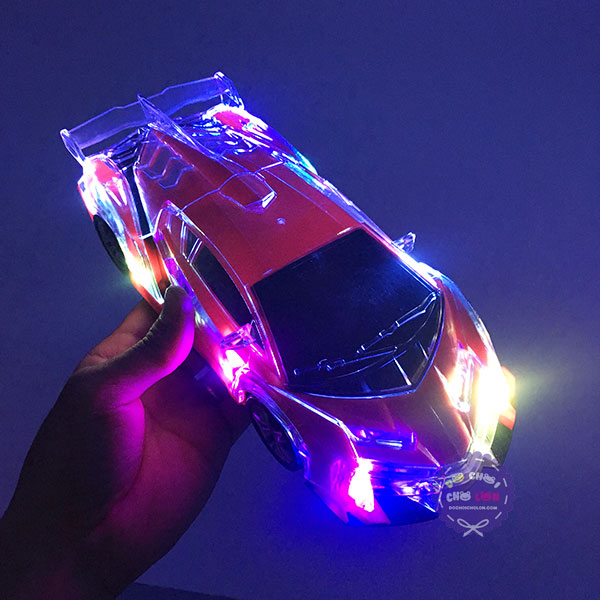Cận cảnh đèn Led 3D trên xe ô tô đồ chơi Ferrari