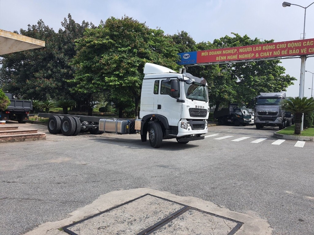 Xe Ô Tô Tải Howo 3 Chân: Thông Số Chi Tiết
