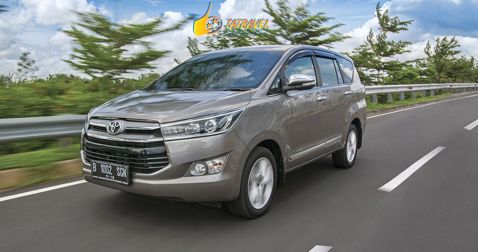Xe Toyota Innova trẻ trung, mạnh mẽ
