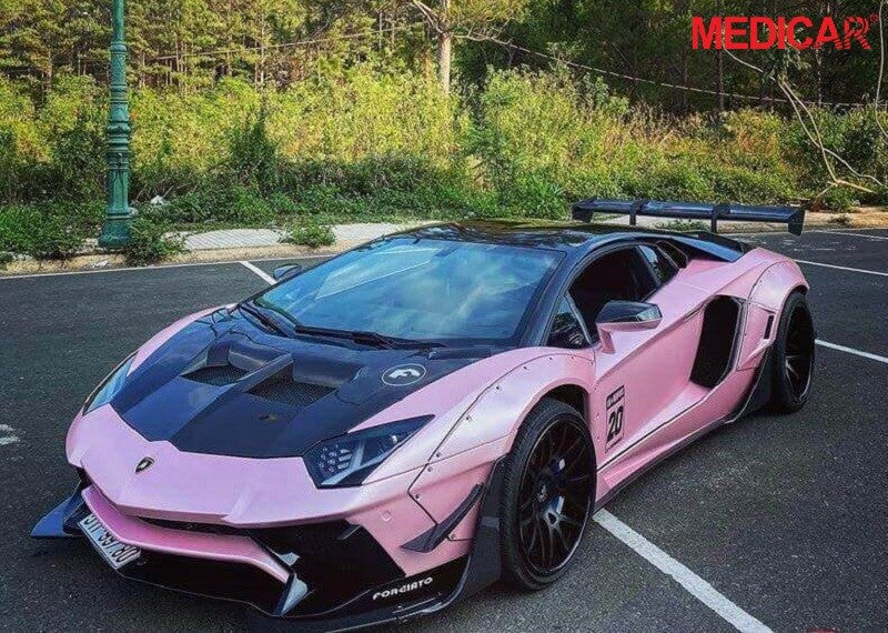 Siêu xe Lamborghini Aventador Limited Edition 50 màu hồng nổi bật