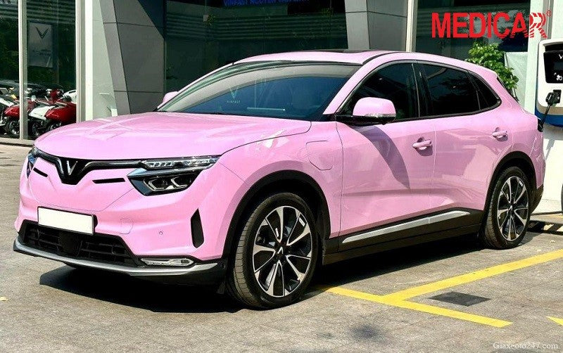 Mẫu xe điện VinFast VF8 với tùy chọn màu sắc cá tính, bao gồm cả màu hồng