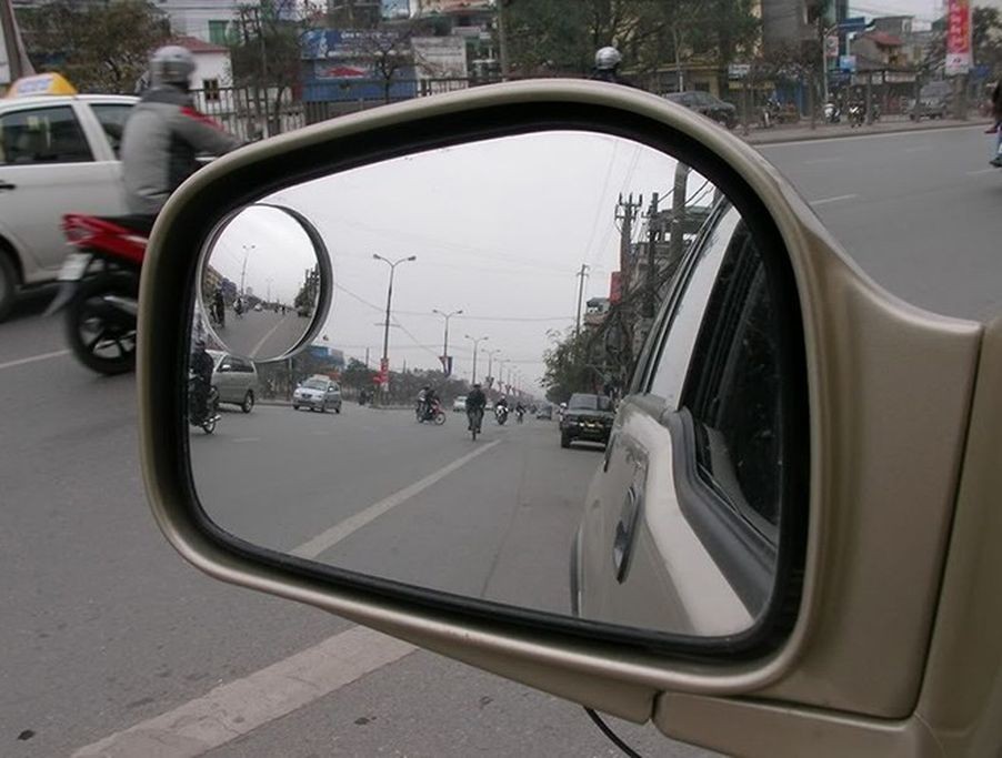Tai Ảnh Xe Ô Tô Và Cách Hiểu Điểm Mù
