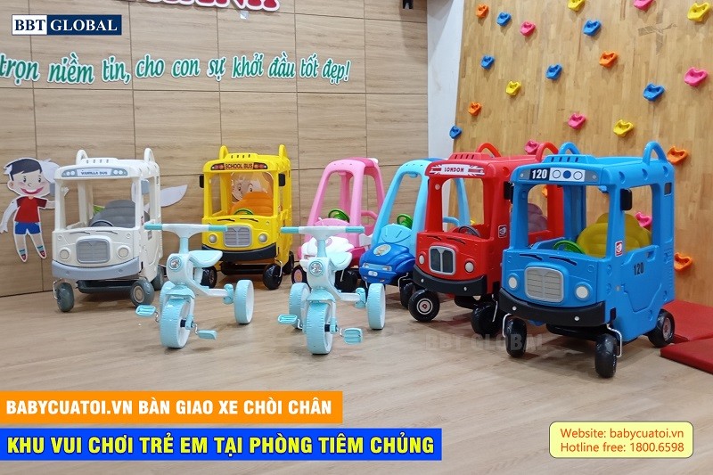 Xe chòi chân dạng ô tô cho bé