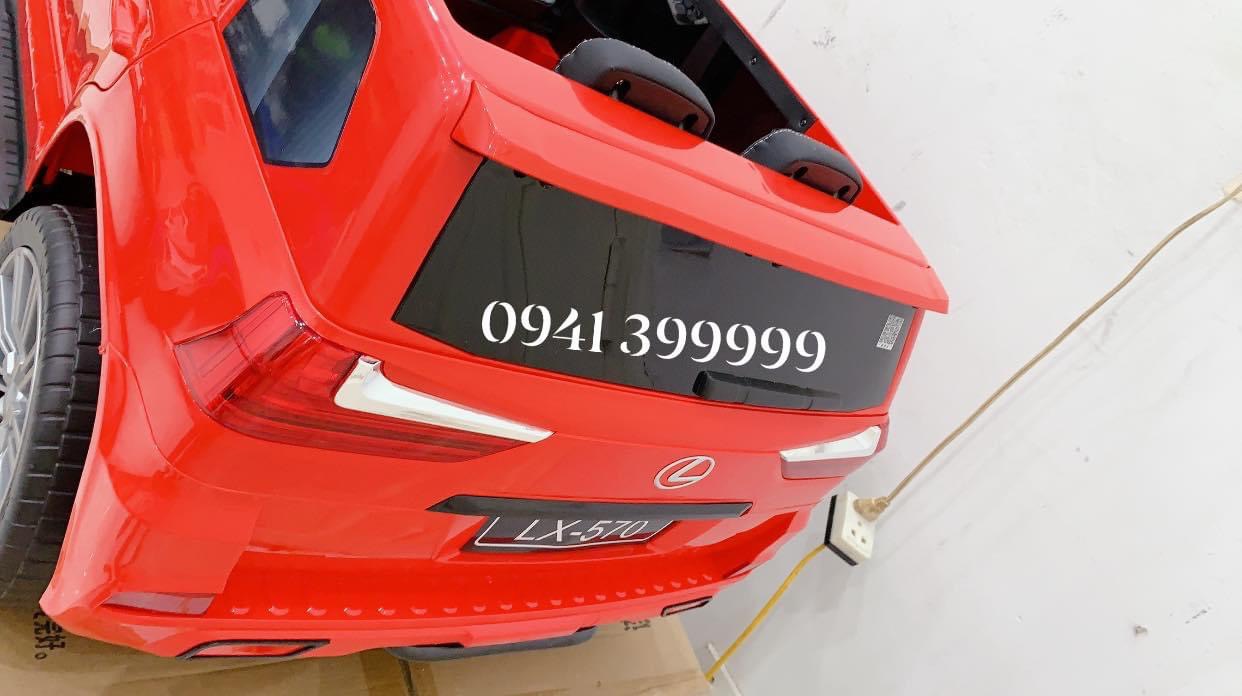 Hình ảnh bên trong xe điện trẻ em Lexus LX570