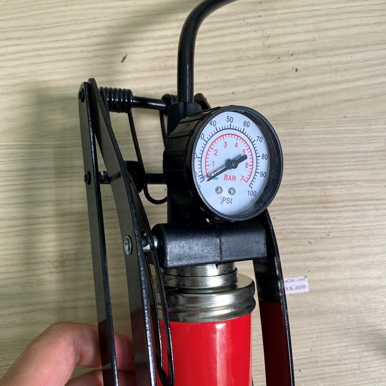 Kích thước nhỏ gọn của bơm đạp chân