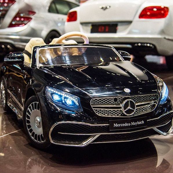 Xe ô tô điện trẻ em Mercedes Maybach S650 màu đỏ góc 3/4 trước