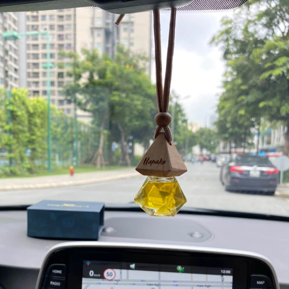 Tinh dầu sả chanh treo xe ô tô: Giải pháp khử mùi tự nhiên